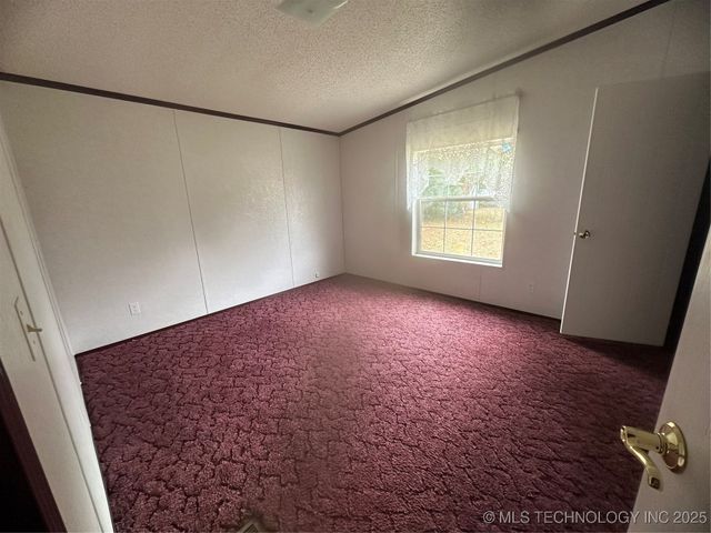 1931 Coon Creek, Eufaula, OK 74432