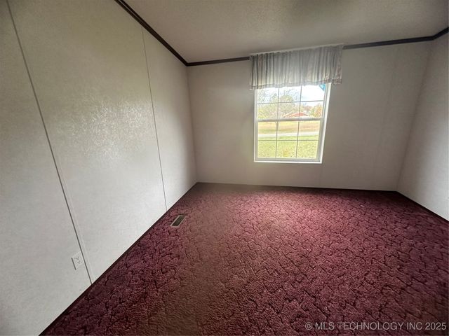 1931 Coon Creek, Eufaula, OK 74432