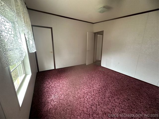 1931 Coon Creek, Eufaula, OK 74432