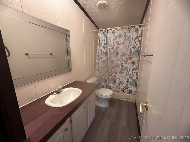 1931 Coon Creek, Eufaula, OK 74432