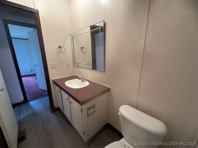 1931 Coon Creek, Eufaula, OK 74432