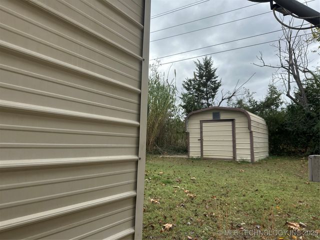 1931 Coon Creek, Eufaula, OK 74432