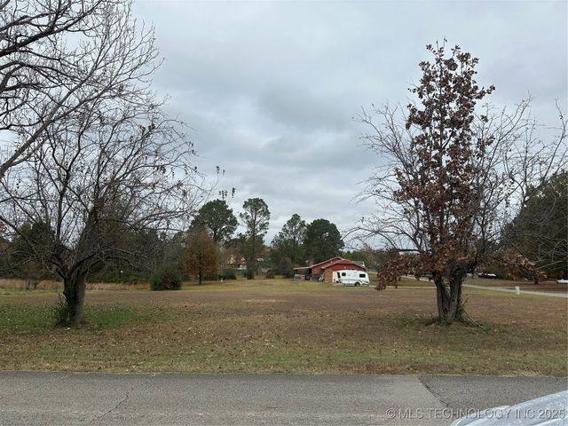 1931 Coon Creek, Eufaula, OK 74432
