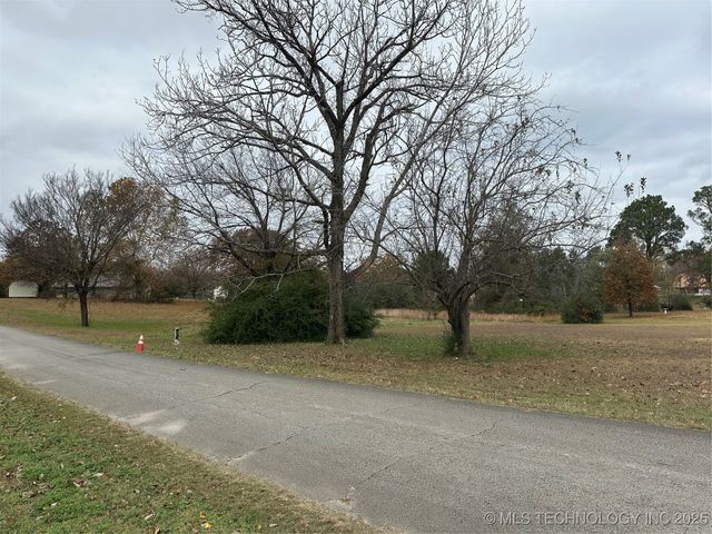 1931 Coon Creek, Eufaula, OK 74432