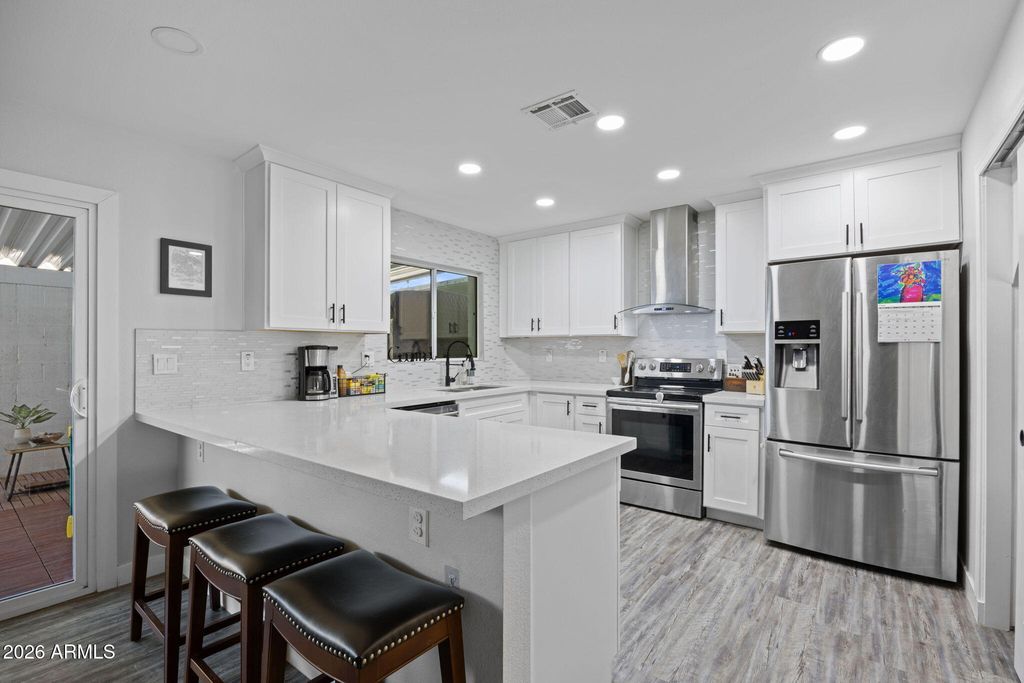 4470 E BELLEVIEW Street, Phoenix, AZ 85008 — exterior