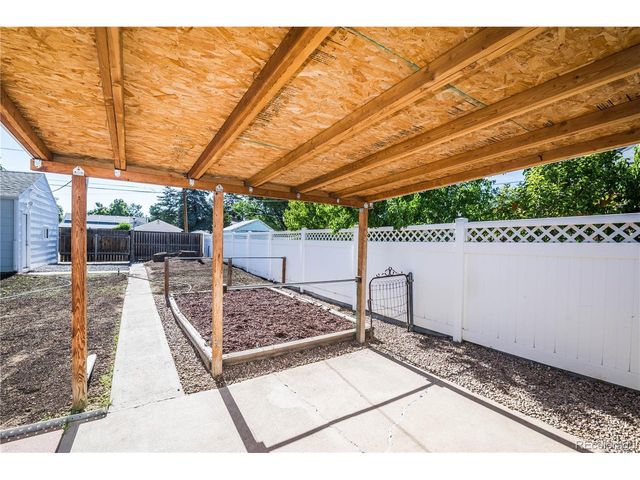 1965 Joliet St, Aurora, CO 80010