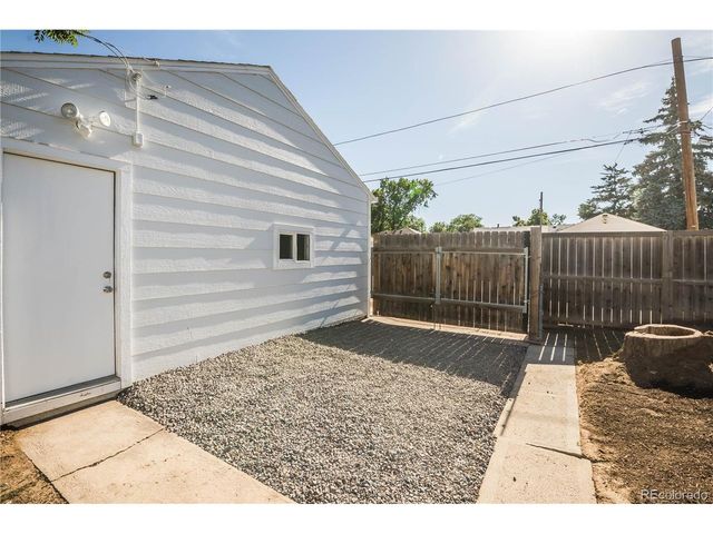 1965 Joliet St, Aurora, CO 80010
