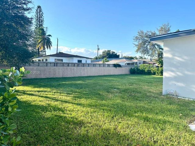 628 SW 6th Ave, Hallandale Beach, FL 33009