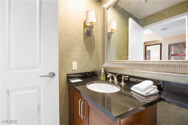 135 East Harmon Avenue 3014, Las Vegas, NV 89109