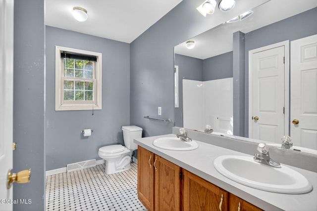 31 Torrey pines, Clifton Park, NY 12065