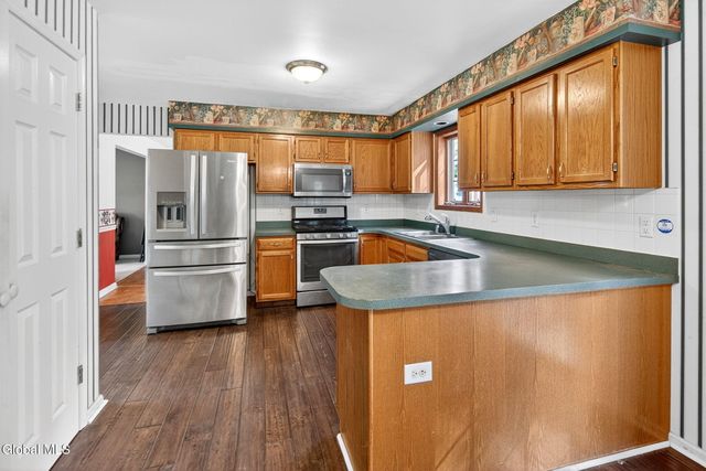 31 Torrey pines, Clifton Park, NY 12065