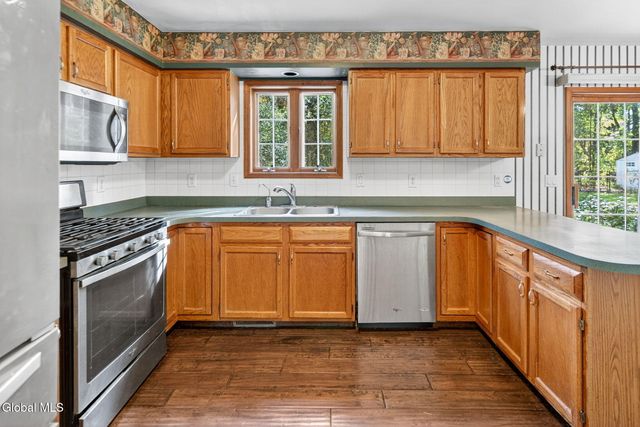 31 Torrey pines, Clifton Park, NY 12065