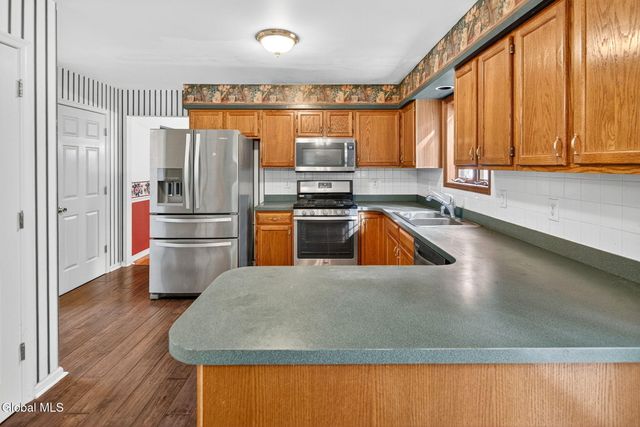 31 Torrey pines, Clifton Park, NY 12065