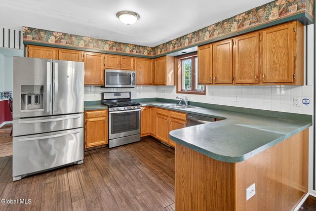 31 Torrey pines, Clifton Park, NY 12065