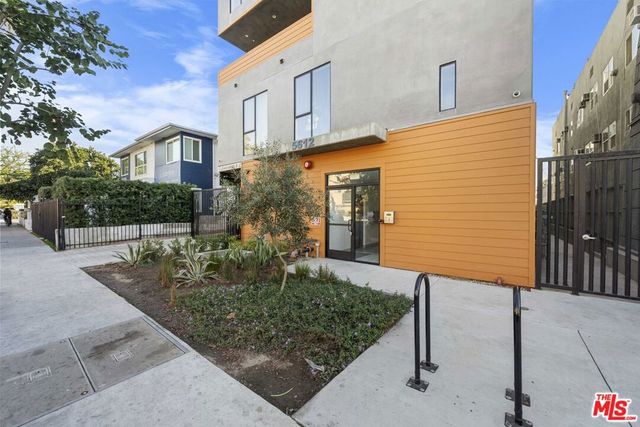 5612 Lexington Avenue 203, Los Angeles, CA 90038