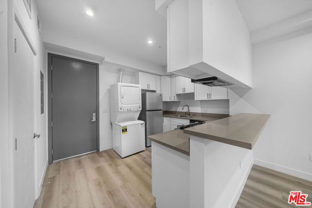 5612 Lexington Avenue 203, Los Angeles, CA 90038