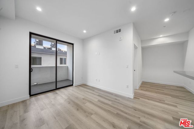 5612 Lexington Avenue 203, Los Angeles, CA 90038