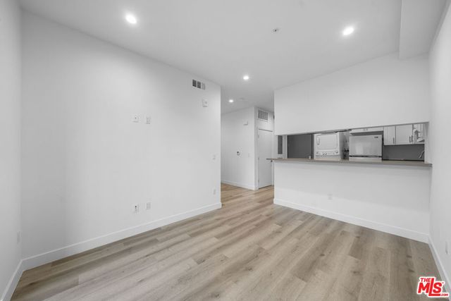 5612 Lexington Avenue 203, Los Angeles, CA 90038