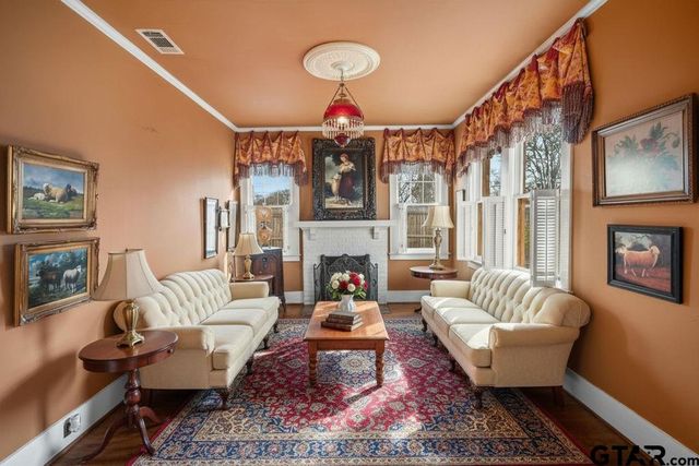 315 Mockingbird Ln., Tyler, TX 75701