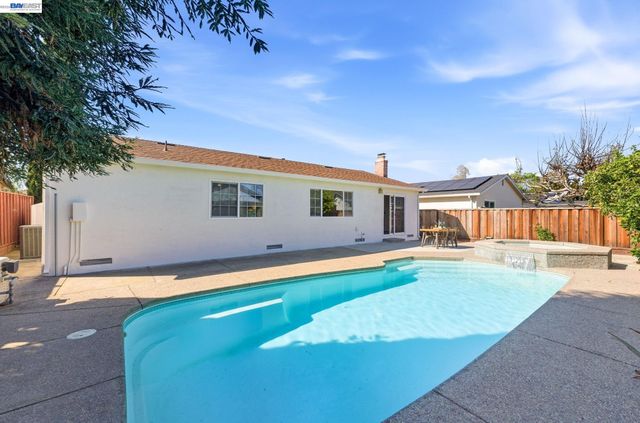 2446 Bing Pl, Union City, CA 94587