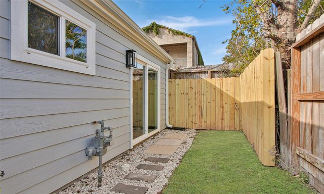 8518 Furlong Lane, Houston, TX 77071