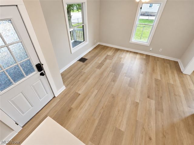 402 Hall Avenue, Barberton, OH 44203