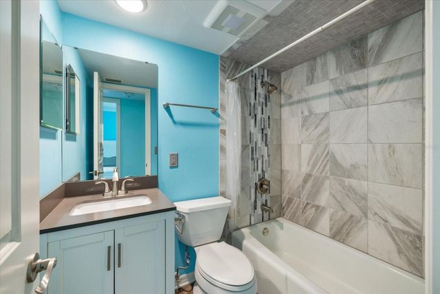 116 VISTA HERMOSA CIRCLE 204C, Sarasota, FL 34242