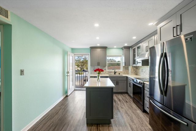 116 VISTA HERMOSA CIRCLE 204C, Sarasota, FL 34242