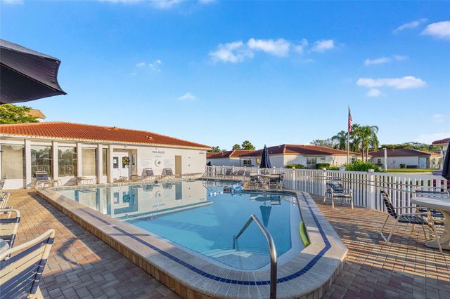 116 VISTA HERMOSA CIRCLE 204C, Sarasota, FL 34242