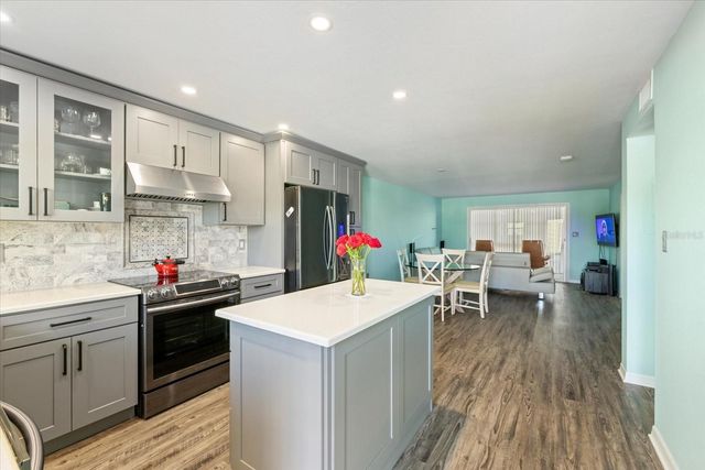 116 VISTA HERMOSA CIRCLE 204C, Sarasota, FL 34242