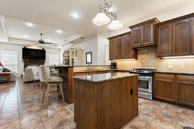 2318 Kingsmill Cir., Tyler, TX 75703