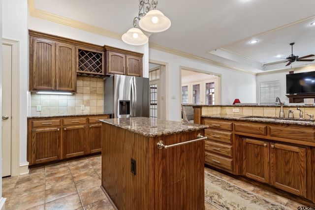 2318 Kingsmill Cir., Tyler, TX 75703