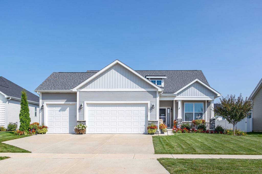 6838 Faiths Way, Bettendorf, IA 52722