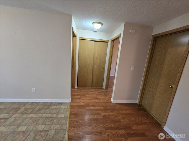 1106 S 11th Avenue, Kelso, WA 98626