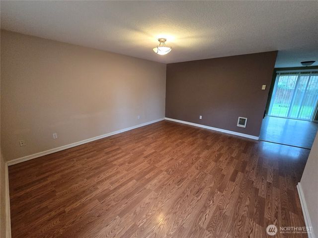 1106 S 11th Avenue, Kelso, WA 98626