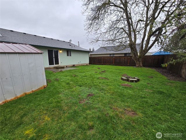 1106 S 11th Avenue, Kelso, WA 98626