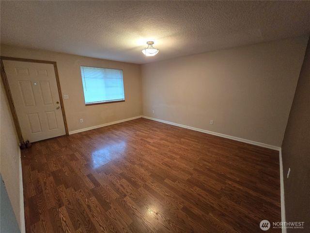 1106 S 11th Avenue, Kelso, WA 98626