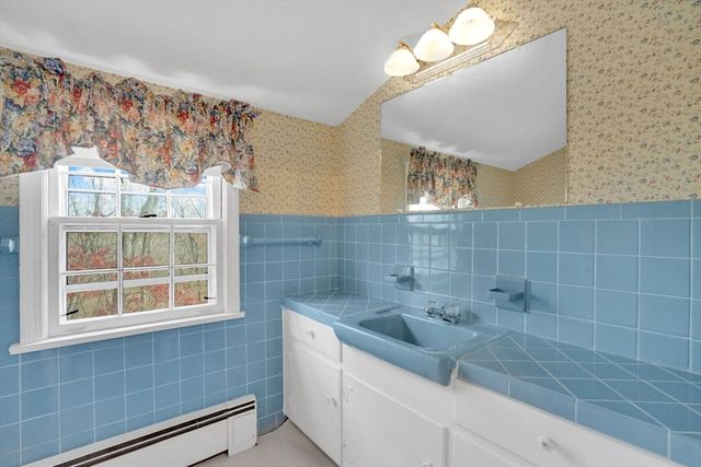 35 Birch Hill Rd, Agawam, MA 01001