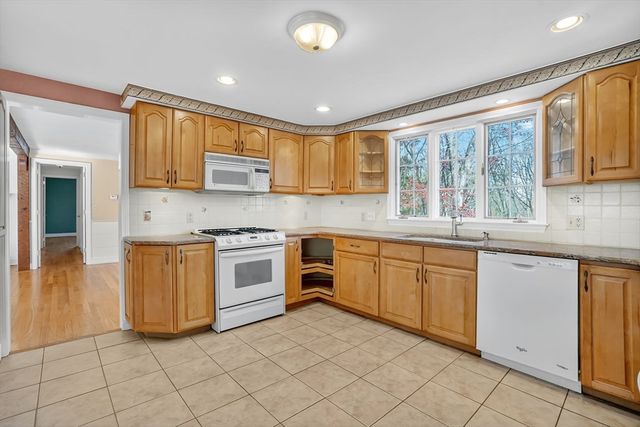 35 Birch Hill Rd, Agawam, MA 01001