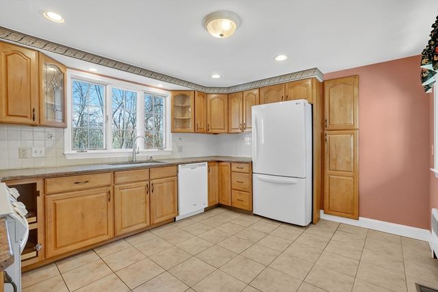 35 Birch Hill Rd, Agawam, MA 01001