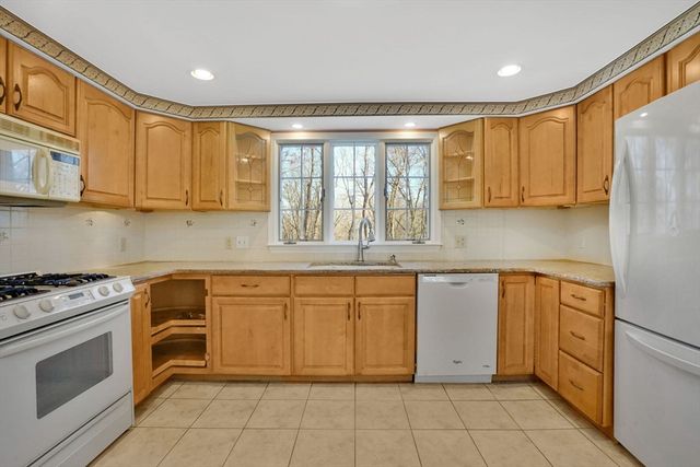 35 Birch Hill Rd, Agawam, MA 01001