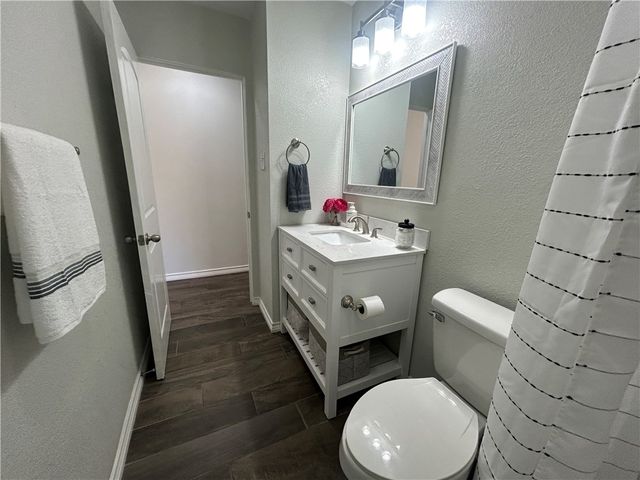 713 S 17th St, Kingsville, TX 78363