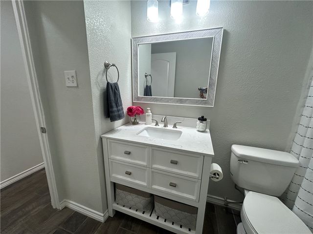 713 S 17th St, Kingsville, TX 78363