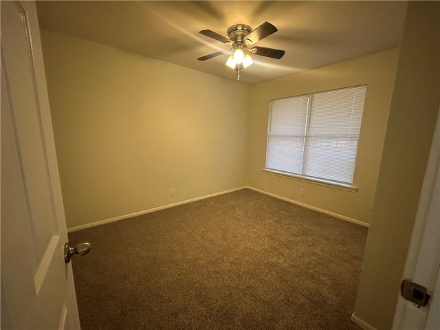 713 S 17th St, Kingsville, TX 78363