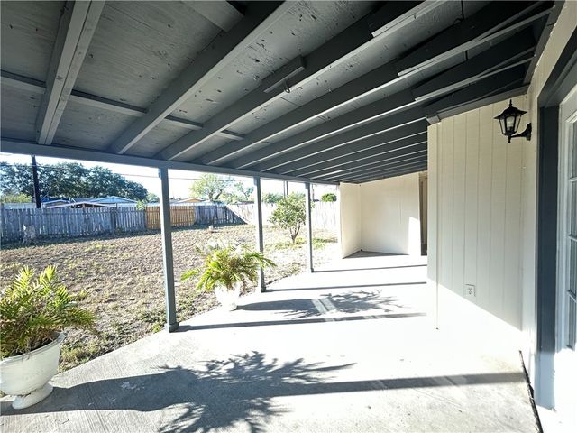 713 S 17th St, Kingsville, TX 78363