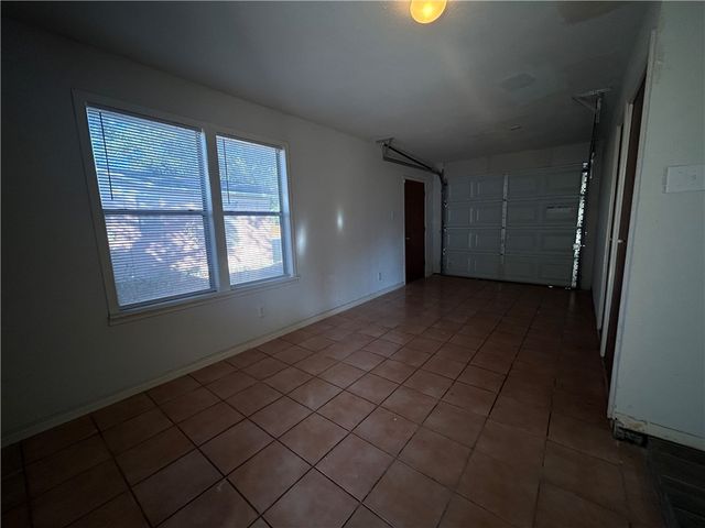 713 S 17th St, Kingsville, TX 78363