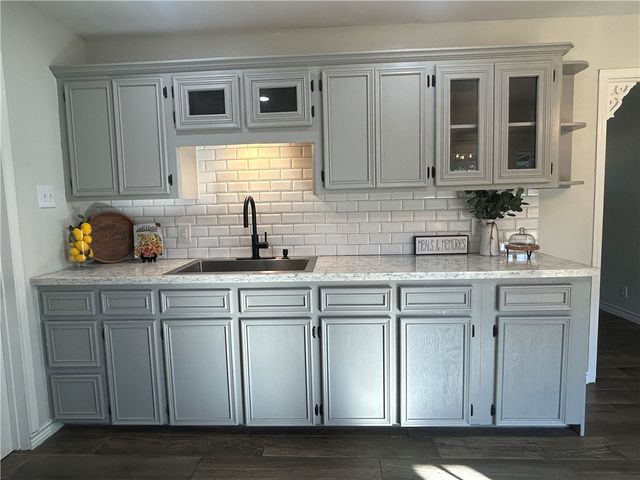 713 S 17th St, Kingsville, TX 78363