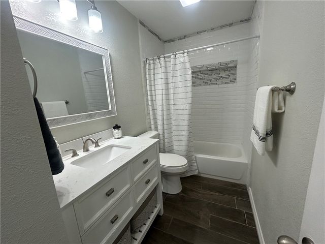 713 S 17th St, Kingsville, TX 78363