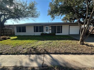 713 S 17th St, Kingsville, TX 78363