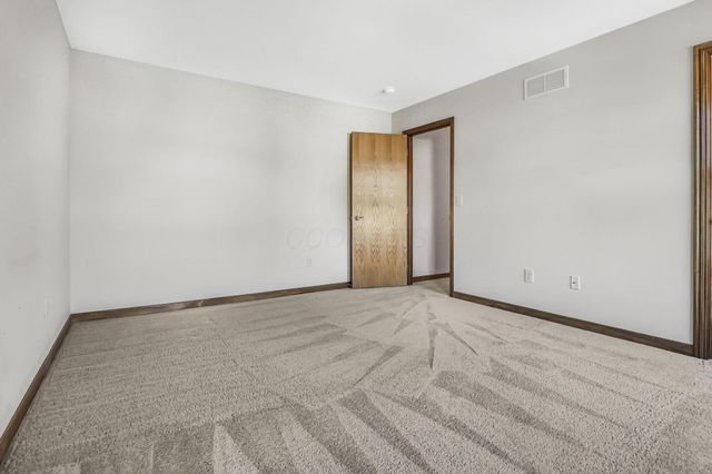 190 Fox Glen Drive W, Pickerington, OH 43147